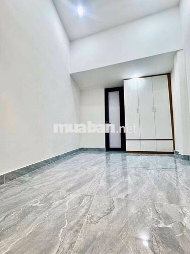 Bán nhà Lạc Long Quân, 20m2, 3,5x6m, 3 tầng, 2pn, 2wc, hẻm rộng, shr