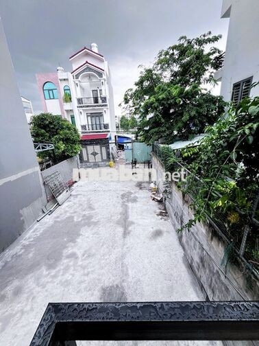 Cho thuê nhà hẻm xe hơi Linh Đông 3PN sân 100m2 làm kho giá tốt