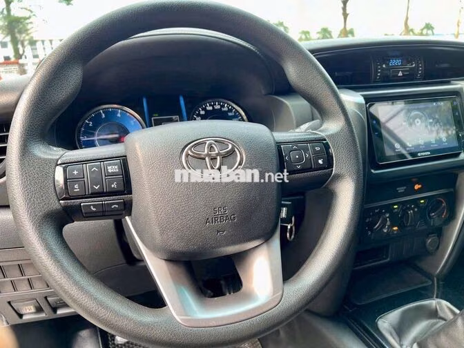 Toyota Fortuner 2022 Số sàn Dầu Bạc