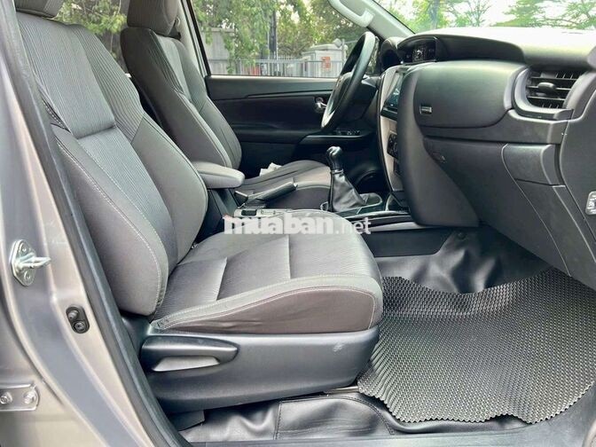 Toyota Fortuner 2022 Số sàn Dầu Bạc
