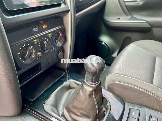 Toyota Fortuner 2022 Số sàn Dầu Bạc
