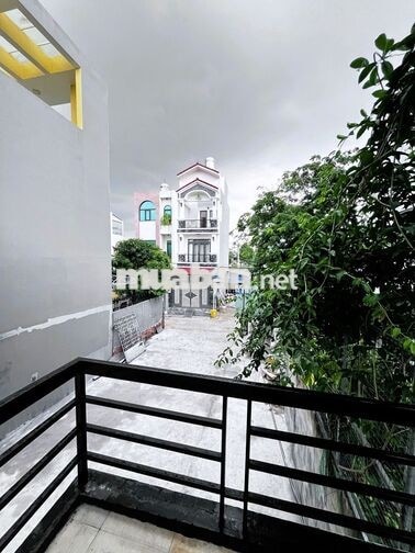 Cho thuê nhà hẻm xe hơi Linh Đông 3PN sân 100m2 làm kho giá tốt
