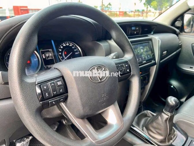 Toyota Fortuner 2022 Số sàn Dầu Bạc