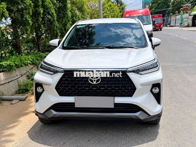 Toyota Veloz Cross 1.5 CVT 2024 Trắng 7 chỗ