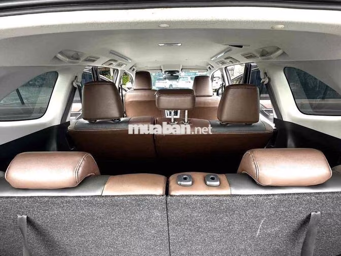 Toyota Innova Cross 2.0V CVT sản xuất 2025