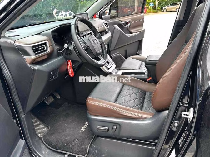 Toyota Innova Cross 2.0V CVT sản xuất 2025