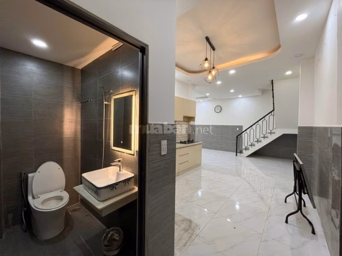 Hiếm trong tầm giá, 44m2 x 2 tầng , hẻm 3m sạch đẹp, sổ đẹp hoàn công 