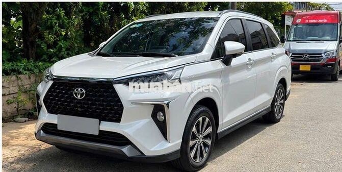 Toyota Veloz Cross 1.5 CVT 2024 Trắng 7 chỗ