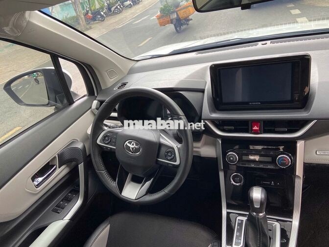 Toyota Veloz Cross 1.5 CVT 2024 Trắng 7 chỗ