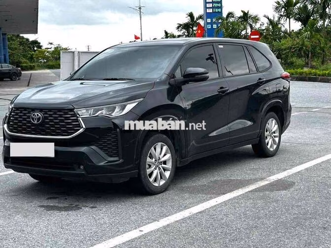 Toyota Innova Cross 2.0V CVT sản xuất 2025