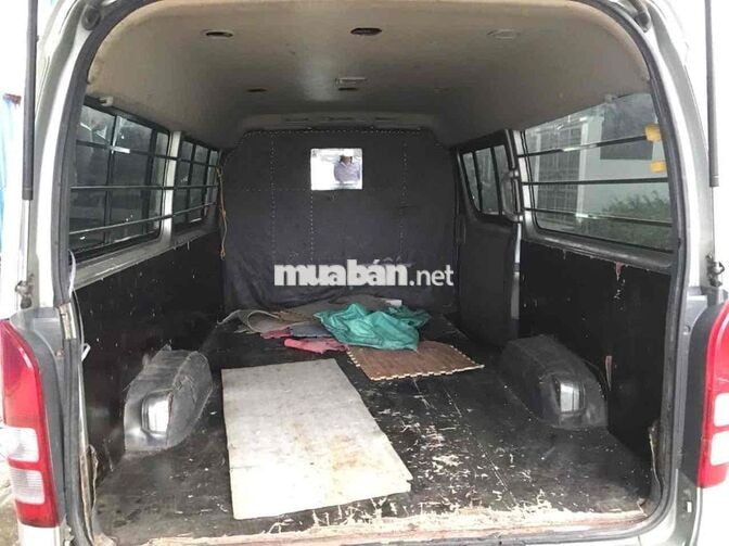 Toyota Hiace Bạc 3 chỗ