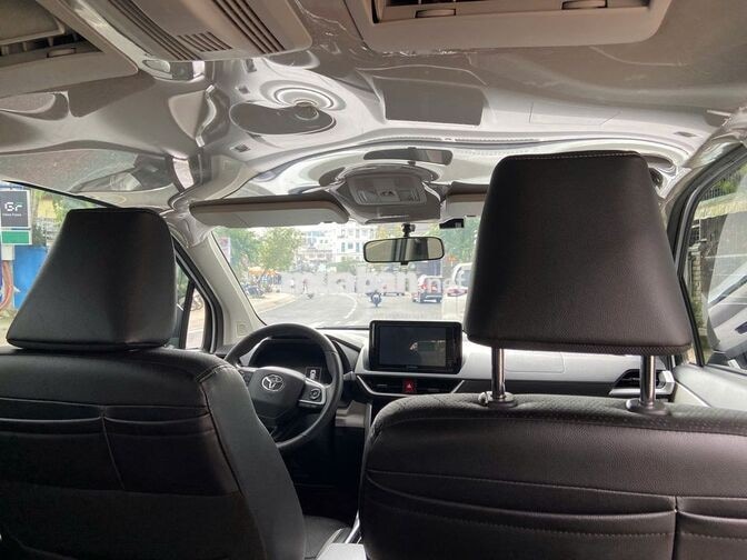 Toyota Veloz Cross 1.5 CVT 2024 Trắng 7 chỗ