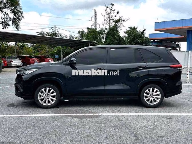 Toyota Innova Cross 2.0V CVT sản xuất 2025