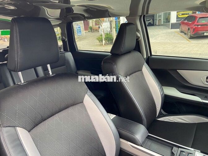 Toyota Veloz Cross 1.5 CVT 2024 Trắng 7 chỗ