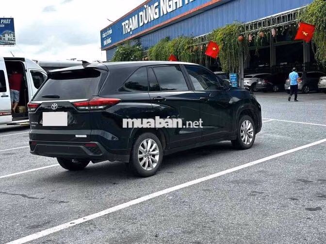 Toyota Innova Cross 2.0V CVT sản xuất 2025