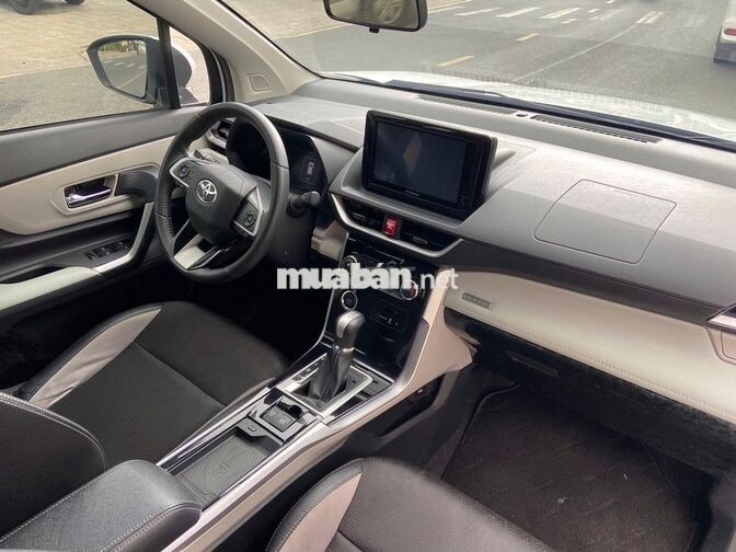 Toyota Veloz Cross 1.5 CVT 2024 Trắng 7 chỗ