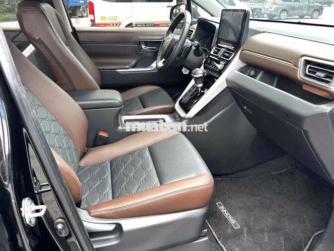 Toyota Innova Cross 2.0V CVT sản xuất 2025
