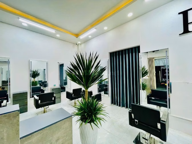 Nhà mới đẹp  mặt tiền 6m  đường rộng 6m  vị trí cực kỳ thuận tiện