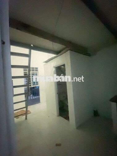 Nhà nát Nguyễn Văn Quá 2 mặt tiền hẻm, 855 triệu, full thổ đứng tên sổ