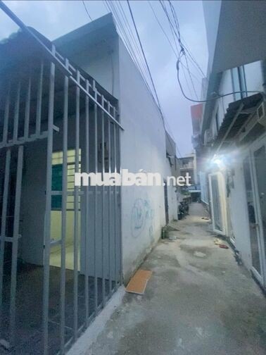 Nhà nát Nguyễn Văn Quá 2 mặt tiền hẻm, 855 triệu, full thổ đứng tên sổ