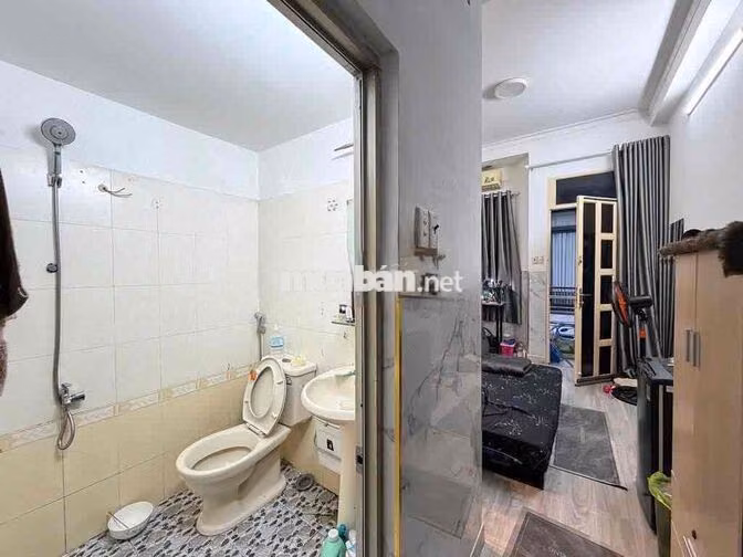 Cho thuê nhà hẻm Nguyễn Tiểu La , Quận 10. 3PN, 3WC