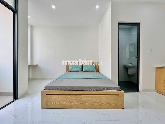 Studio ban công, tòa nhà sạch đẹp - Huỳnh Tấn Phát gần KCX Tân Thuân