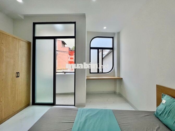Studio ban công, tòa nhà sạch đẹp - Huỳnh Tấn Phát gần KCX Tân Thuân
