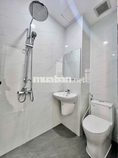 Studio ban công, tòa nhà sạch đẹp - Huỳnh Tấn Phát gần KCX Tân Thuân