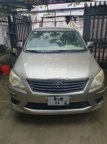 Toyota Innova 2012 Số sàn 8 chỗ Vàng cát