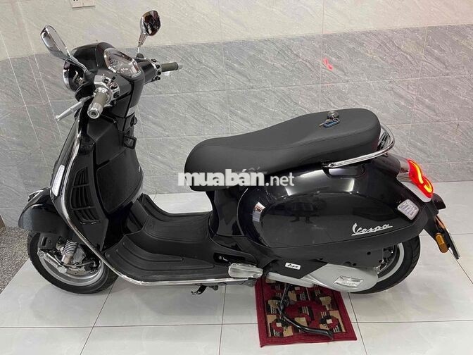Piaggio Vespa GTS 150 Đen 4000 km