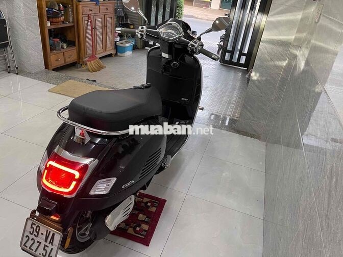 Piaggio Vespa GTS 150 Đen 4000 km