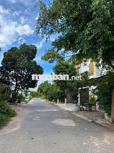 Bán đất đường hòa phú 8  đất còn chính chủ .