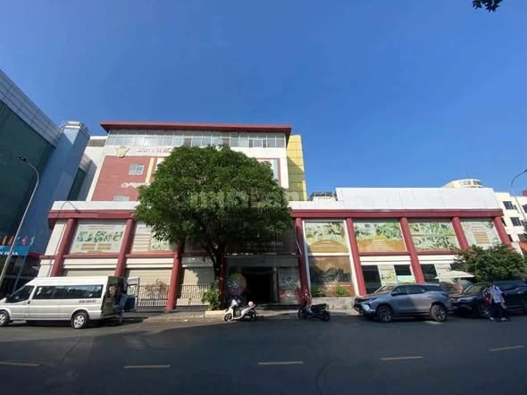 Cho thuê tòa nhà Góc 2MT: 3 hoàng việt, tân bình,dt 40x20m, 5 lầu,PCCC