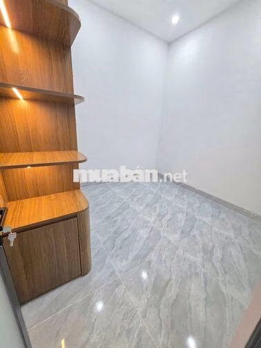 Nhà Dĩ An, đường ô tô, 3 phòng ngủ có phòng thờ,2 nhà vệ sinh