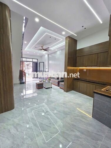 Nhà Dĩ An, đường ô tô, 3 phòng ngủ có phòng thờ,2 nhà vệ sinh