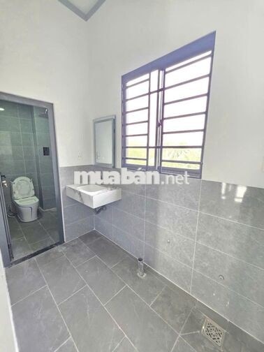 Nhà Dĩ An, đường ô tô, 3 phòng ngủ có phòng thờ,2 nhà vệ sinh