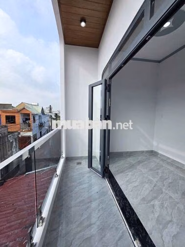 Nhà Dĩ An, đường ô tô, 3 phòng ngủ có phòng thờ,2 nhà vệ sinh