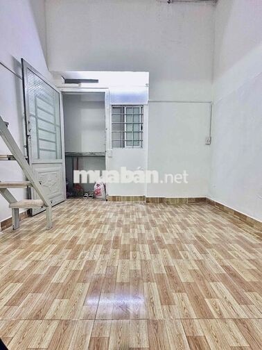 PHÒNG GÁC NGAY KHU K300 - TRƯỜNG HVHK - GIỜ GIẤC TỰ DO