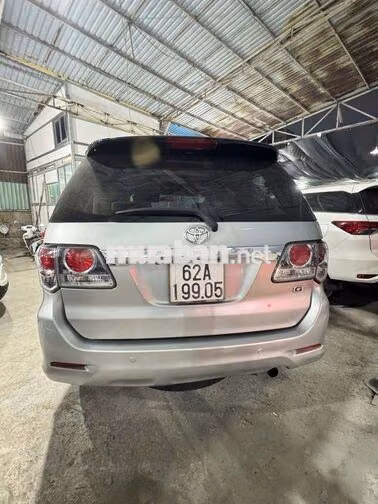 Toyota Fortuner 2014 Số sàn Bạc 135.000 km