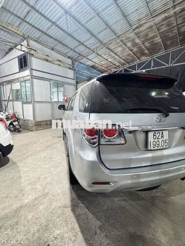 Toyota Fortuner 2014 Số sàn Bạc 135.000 km