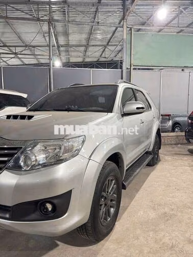 Toyota Fortuner 2014 Số sàn Bạc 135.000 km
