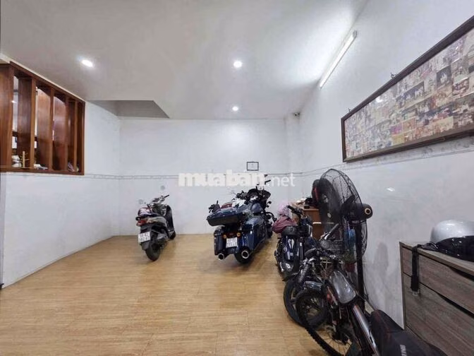 MT 15m có Thang Máy, 4 tầng ,  Hoàng Lê Kha, 800m2.
