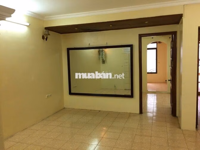 Cho thuê nhà tập thể phố Hoàng Ngọc Phách, 85 m2 sạch đẹp, thoáng mát
