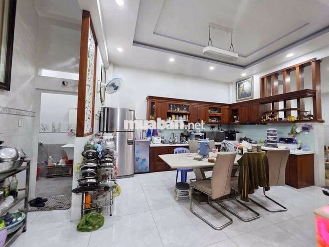 MT 15m có Thang Máy, 4 tầng ,  Hoàng Lê Kha, 800m2.