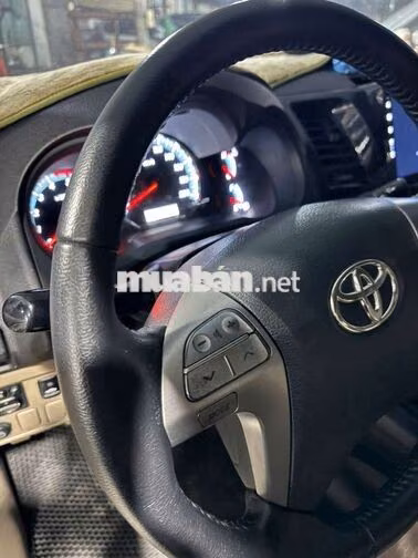 Toyota Fortuner 2014 Số sàn Bạc 135.000 km