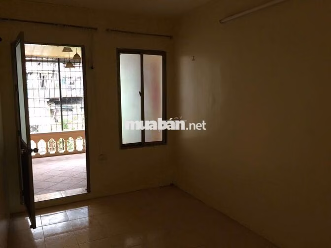 Cho thuê nhà tập thể phố Hoàng Ngọc Phách, 85 m2 sạch đẹp, thoáng mát