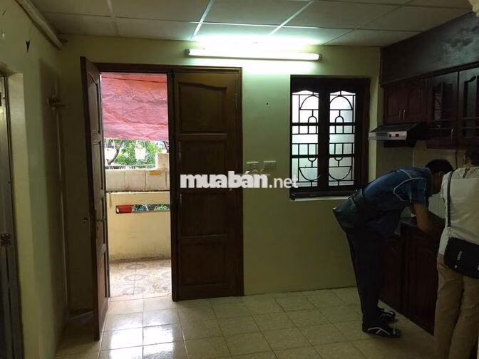 Cho thuê nhà tập thể phố Hoàng Ngọc Phách, 85 m2 sạch đẹp, thoáng mát