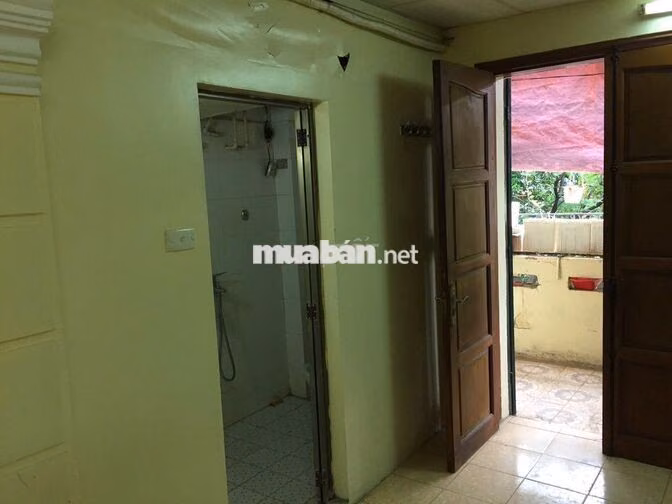 Cho thuê nhà tập thể phố Hoàng Ngọc Phách, 85 m2 sạch đẹp, thoáng mát