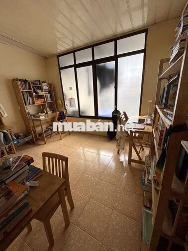 Cho thuê nhà tập thể phố Hoàng Ngọc Phách, 85 m2 sạch đẹp, thoáng mát