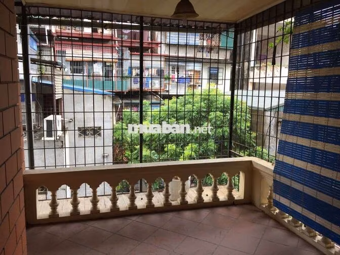Cho thuê nhà tập thể phố Hoàng Ngọc Phách, 85 m2 sạch đẹp, thoáng mát